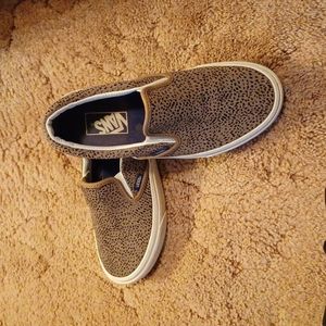 Vans off the wall slip on size 7.5 women